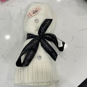 Victoria Secret hat and scarf set